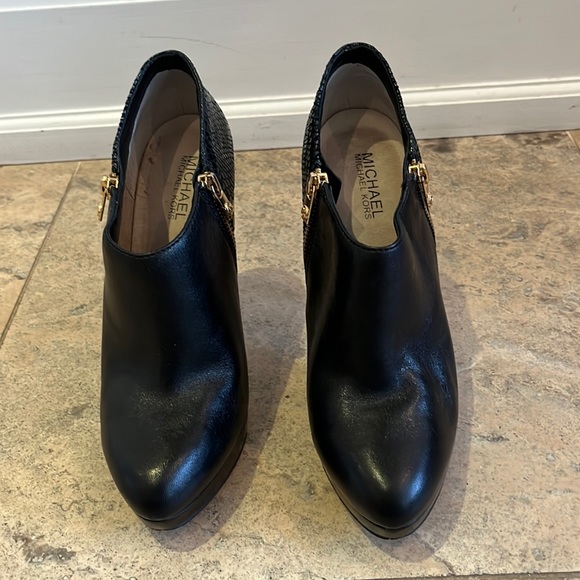 Michael Kors black booties - Picture 1 of 7